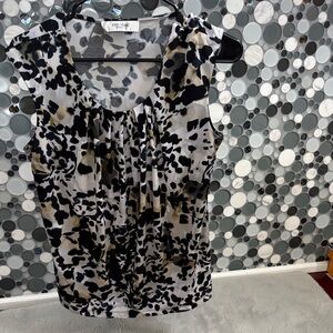 Jones Studio Black and Gray Patterned Blouse